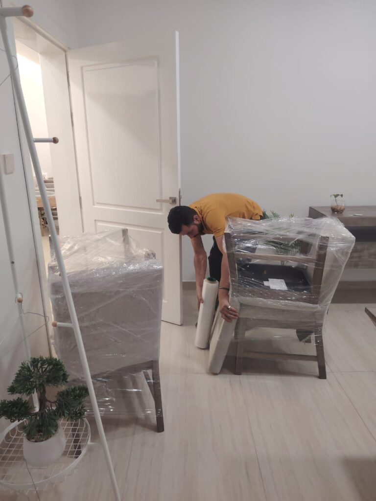 أفضل شركة نقل عفش بالدمام - خدمات نقل أثاث متميزة ودينا نقل عفش بالدمام